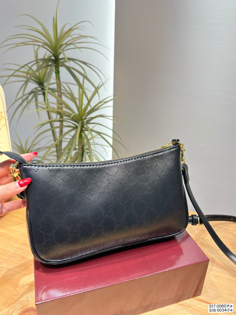 GEM237 New arrive fashion black color bag for woman beautiful gift to choose 2 size