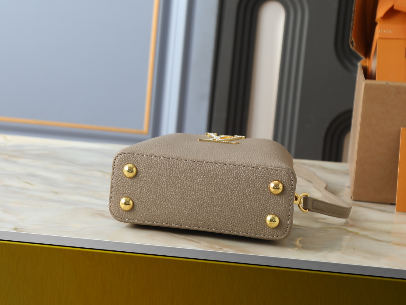 LEM460 New trendy lychee-pattern handbag Luxurious diamond-handle bag for daily use with a single shoulder strap design 21 x 13.6 x 8cm