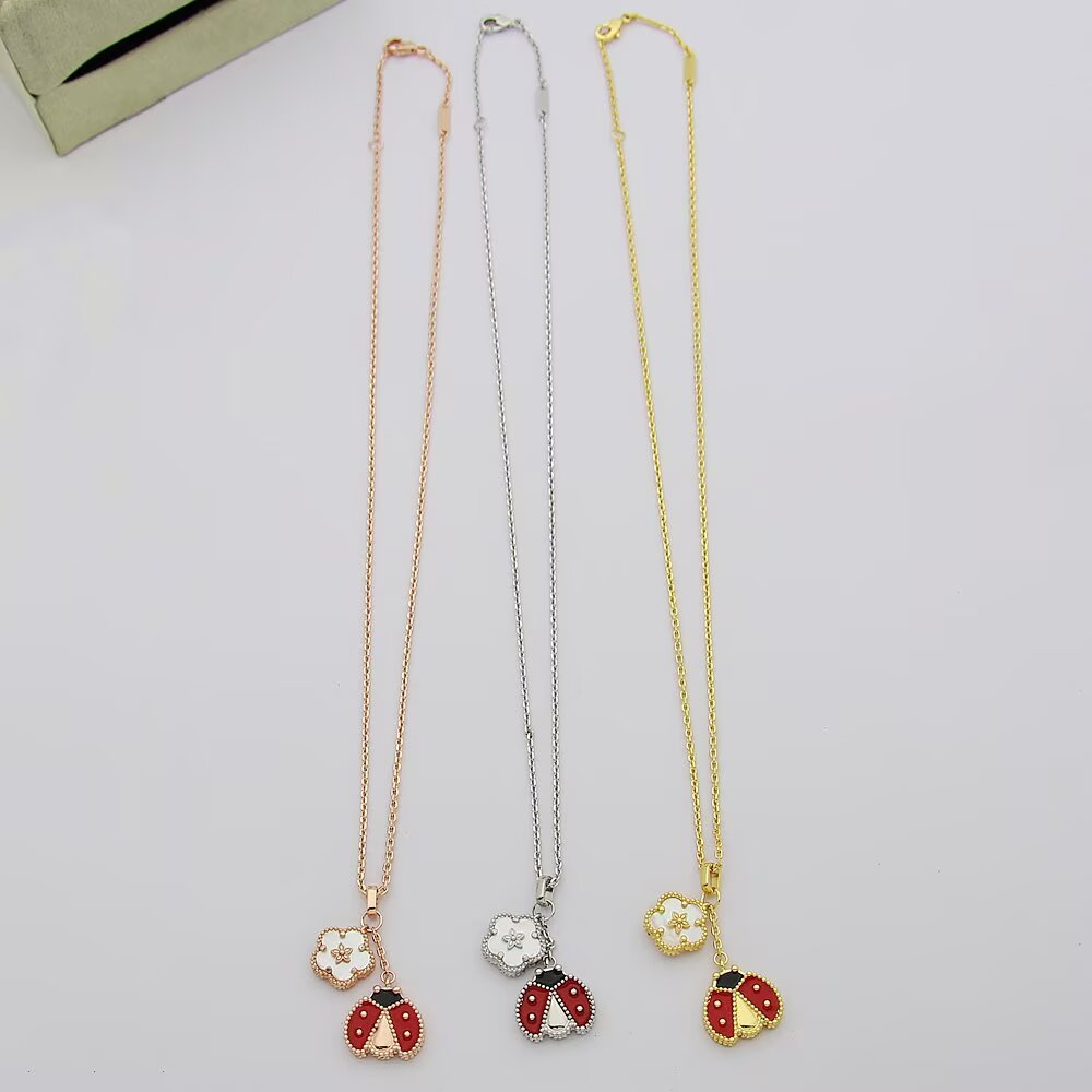 VAEM24 New trendy four-leaf clover pendant necklace, exquisite jewelry for women, suitable for choosing as a gift