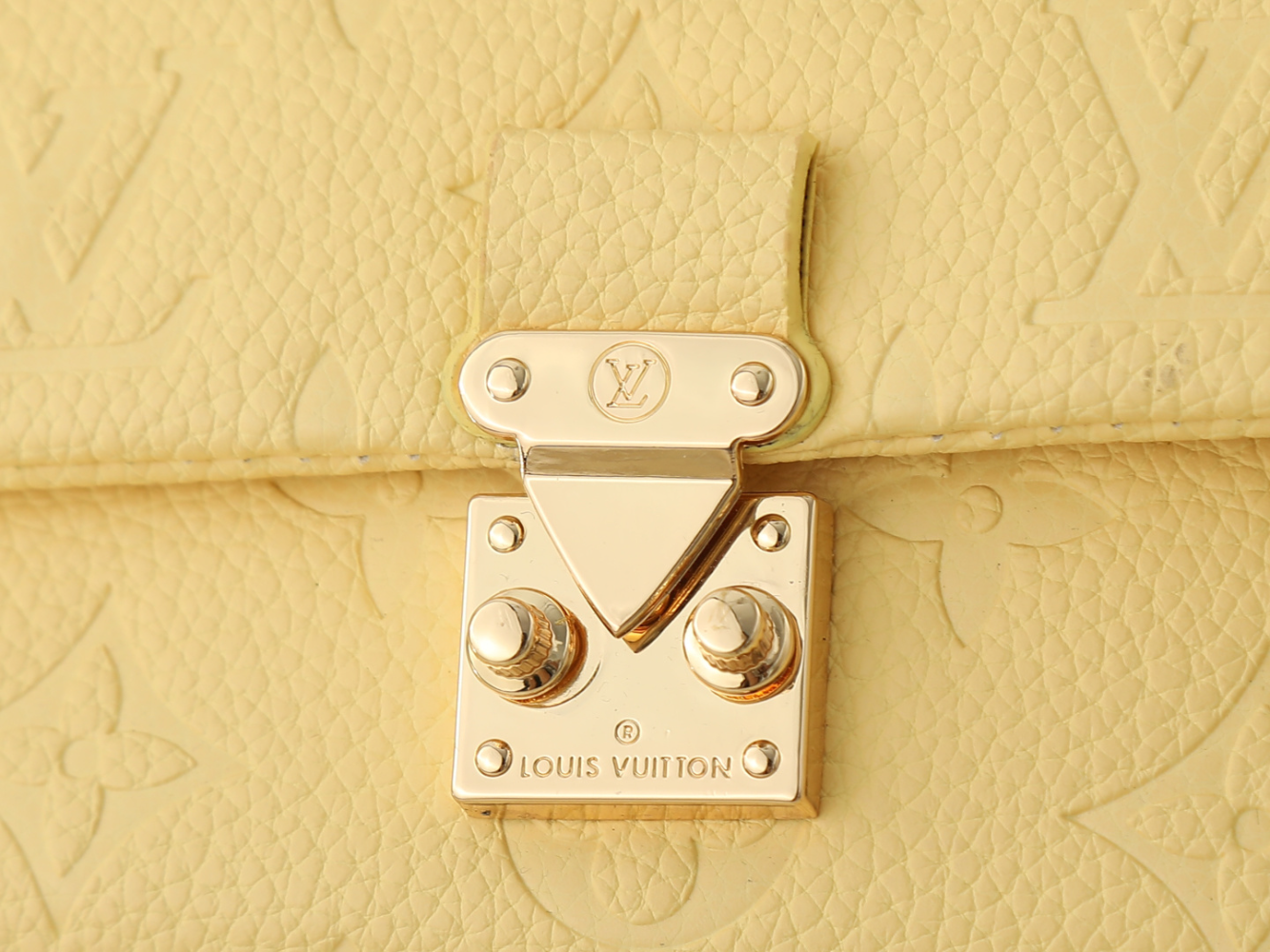 LEM509  New arrive fashion yellow lvory bag for woman beautiful gift to choose gift size to choose 21.0 x 12.5 x 6.0 CM
