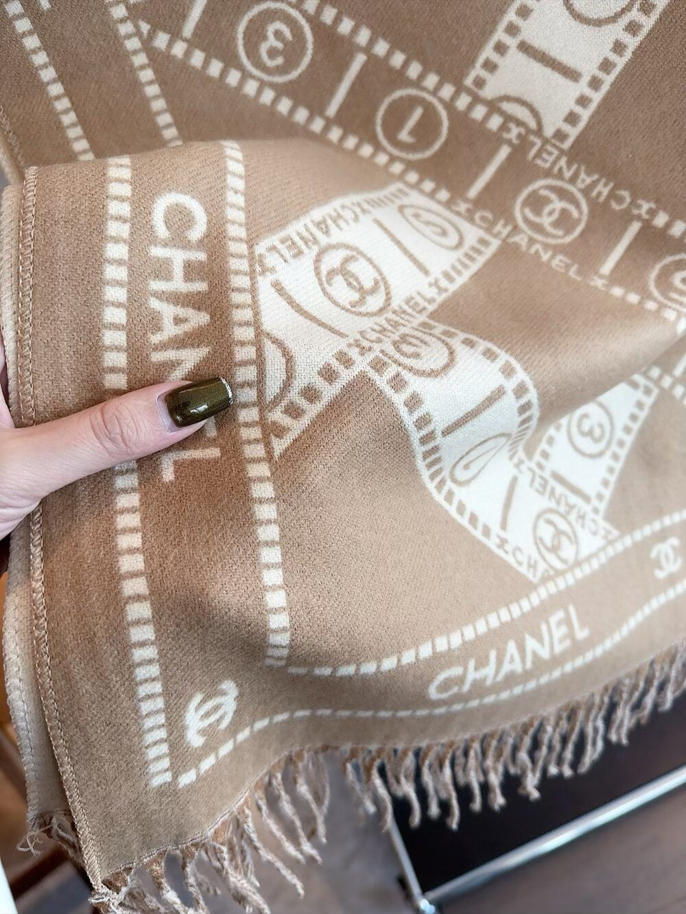 CEM186 Scarf Designer Classic Plaid Women Man Designer Scarf 100% Cashmere Scarves For Winter Warm Womens and mens Long Wrs SIZE  65*200cm