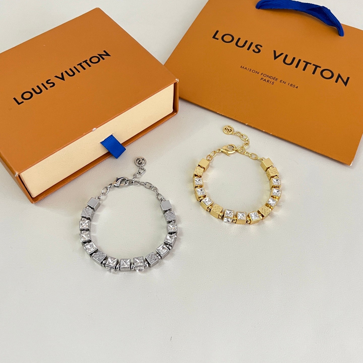 LEM397 New Fashion Open Flower Silver and Gold Color Bracelet Metal Letter Wristband Bracelet Couple Accessories for Woman