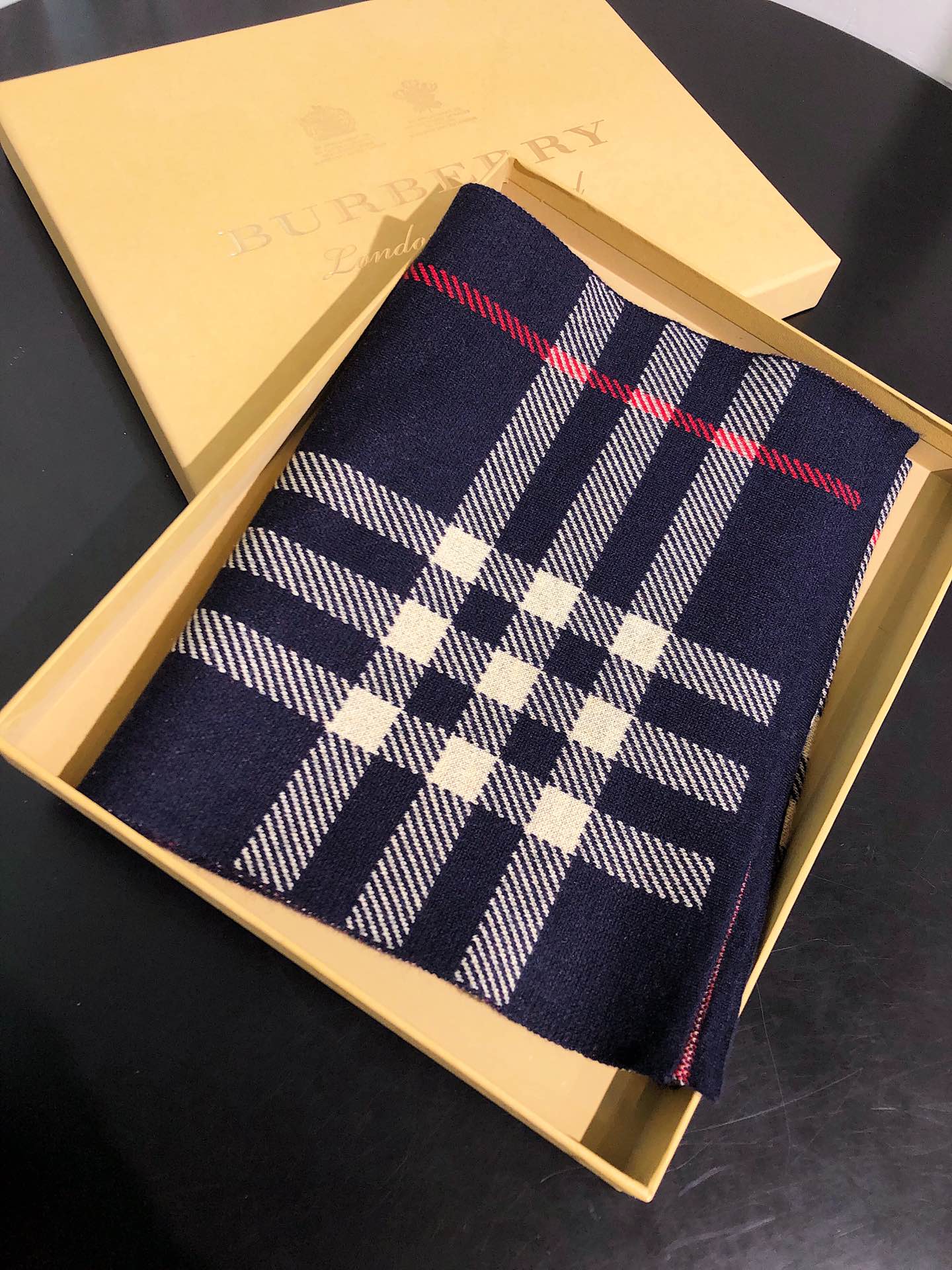 BEM33 Fashion Women's men Cashmere Designer Scarf Soft Touch Warm Packaging Autumn and Winter Long Shawl Brown and White Full Letter Scarf180*30cm