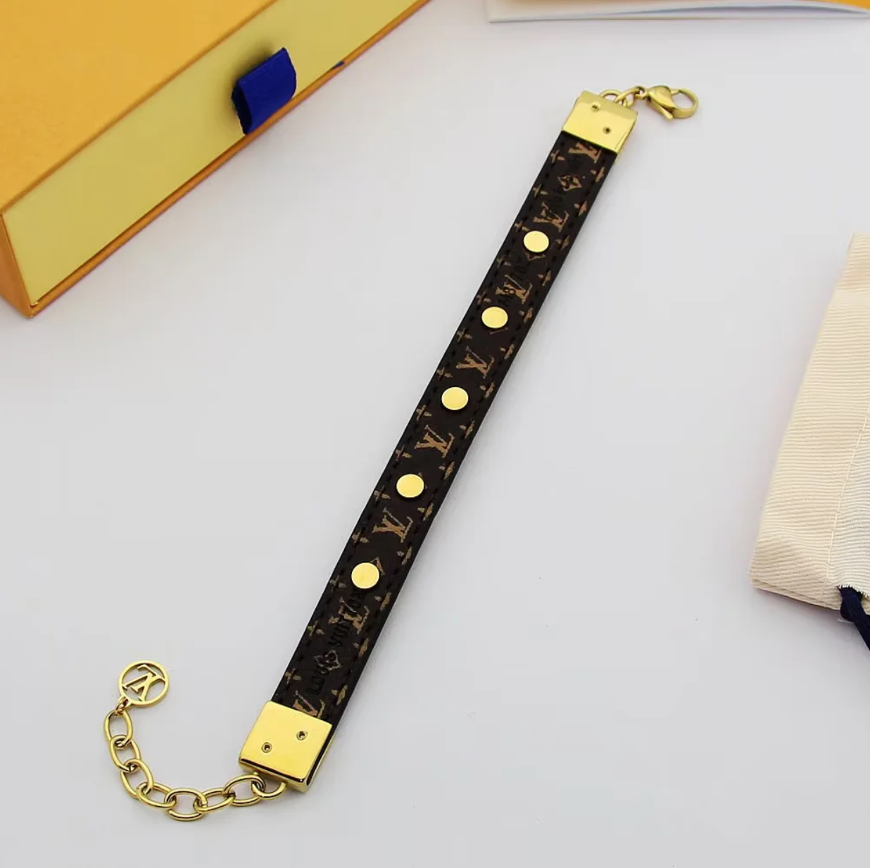 LEM383  New Arrive Fashion Four-leaf Flower-shaped Open Bracelet Metal Letter Wristband Bracelet Couple Accessories for Woman