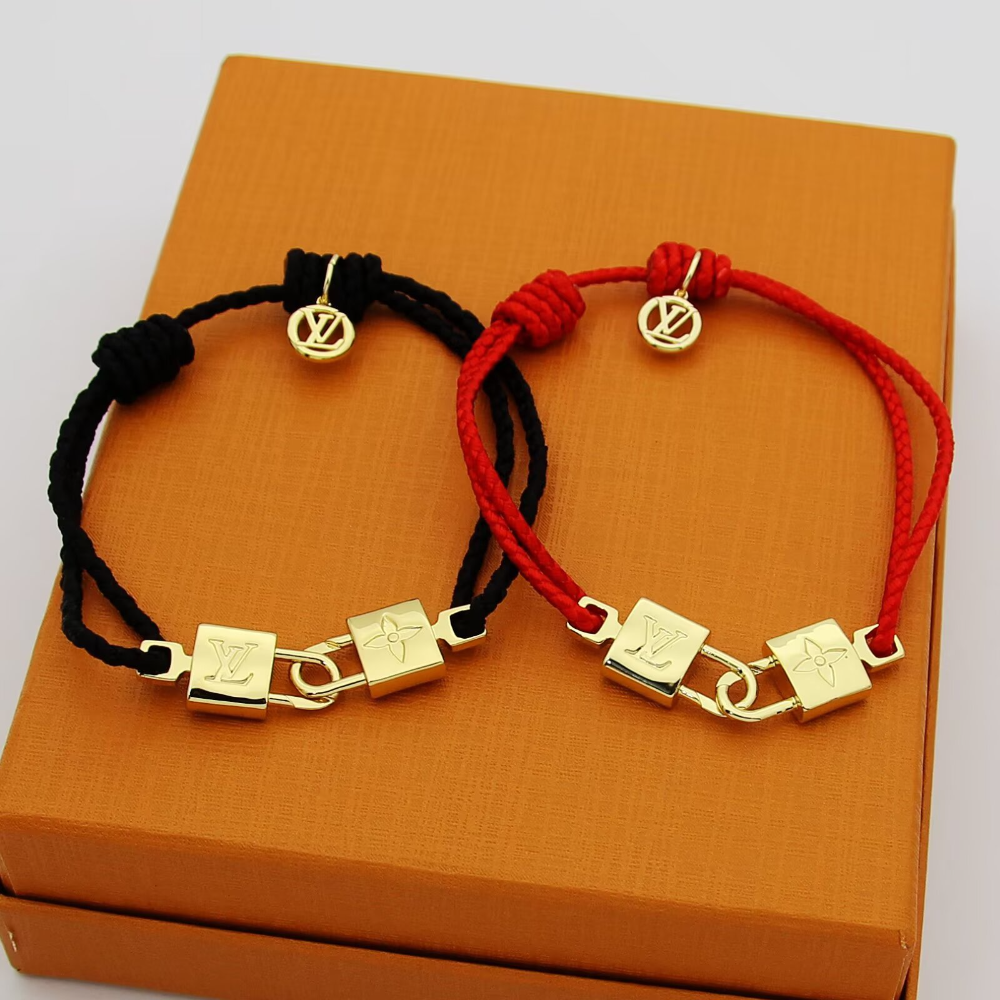 LEM471 New trendy open-style bracelet - Metal lock letter wristband - Women's couple accessory