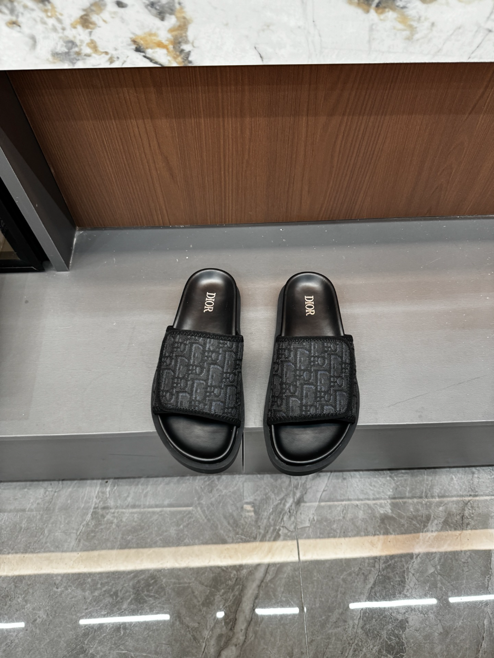 DEM316 New fashionable black and white women's shoes men's shoes available in various colors beautiful slippers excellent gift item
