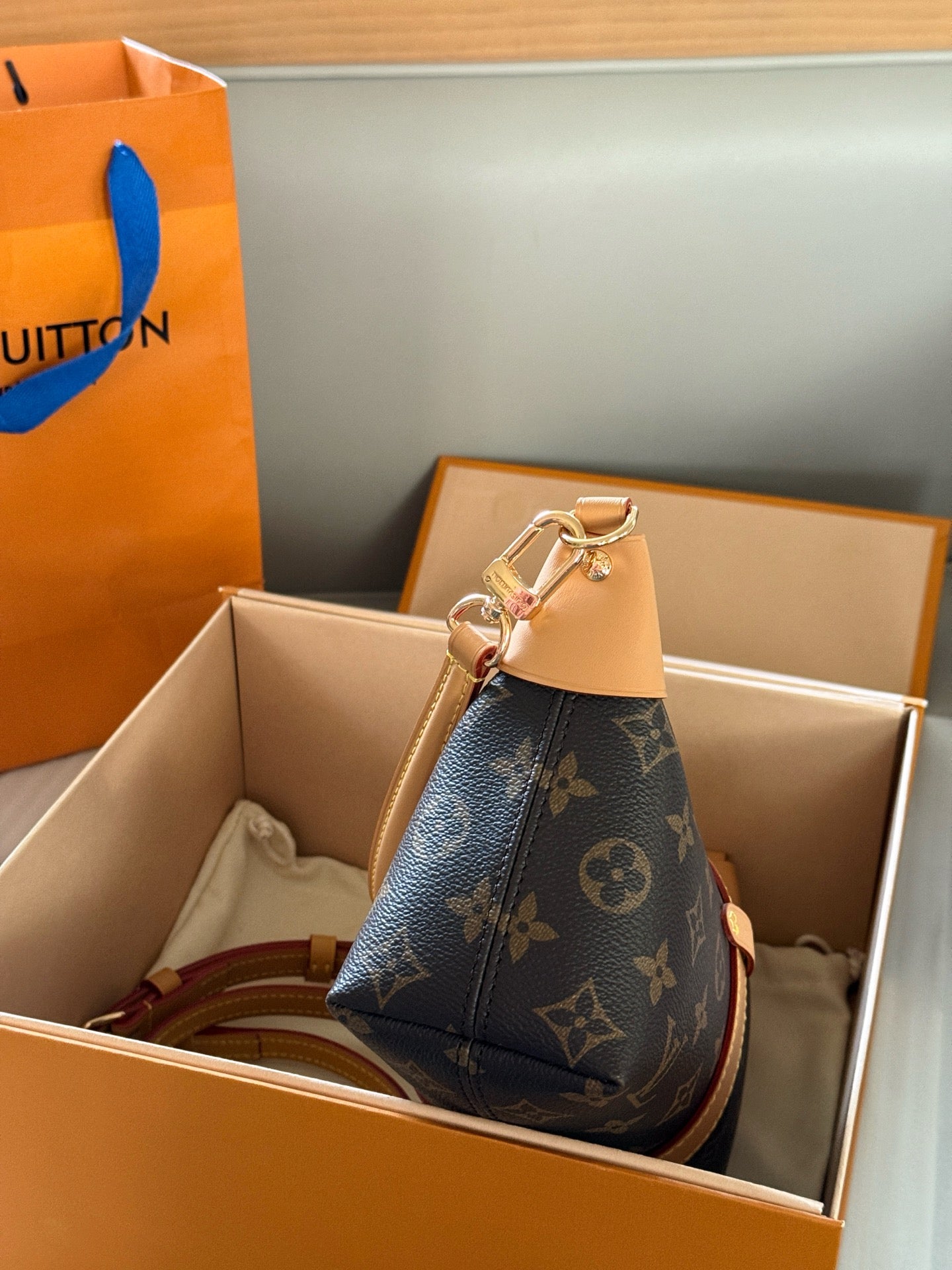 LEM315  New Arrive Hot Sale design  Fashion Bag It Come with Box 21.5*12cm