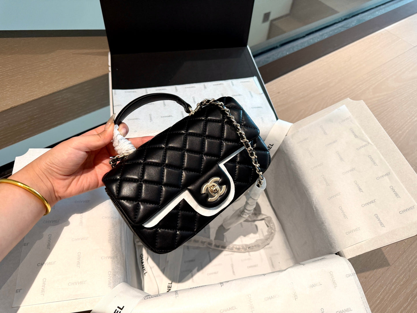 CEM250 designer shoulder bags classic shoulder strap sheepskinflap bag crossbody shoulder bag black white pink red color bag 20cm