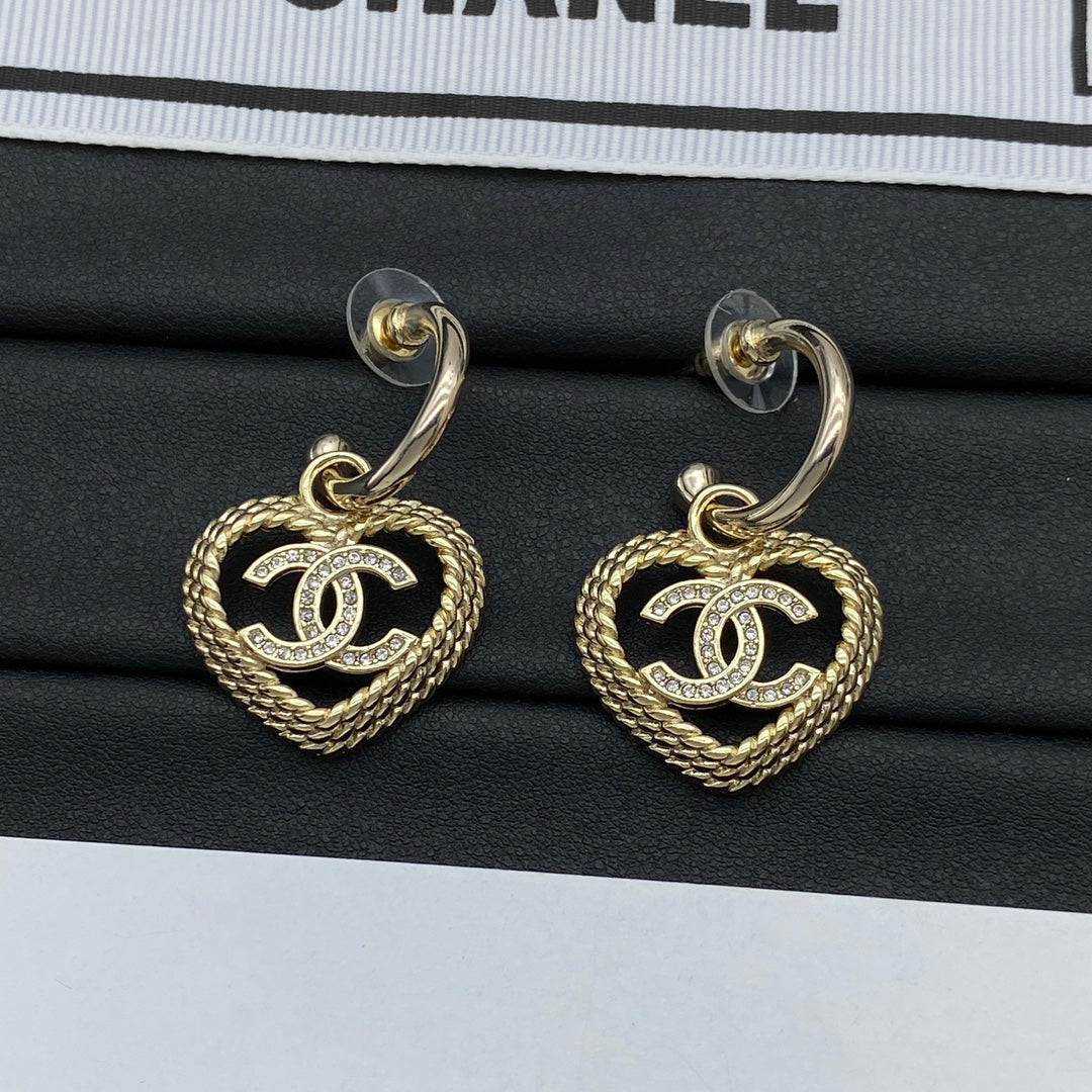 CEM205  New Arrive Fashion  Hot Sale  with Diamond Heart Earring  for Woman Jewelry To Choose