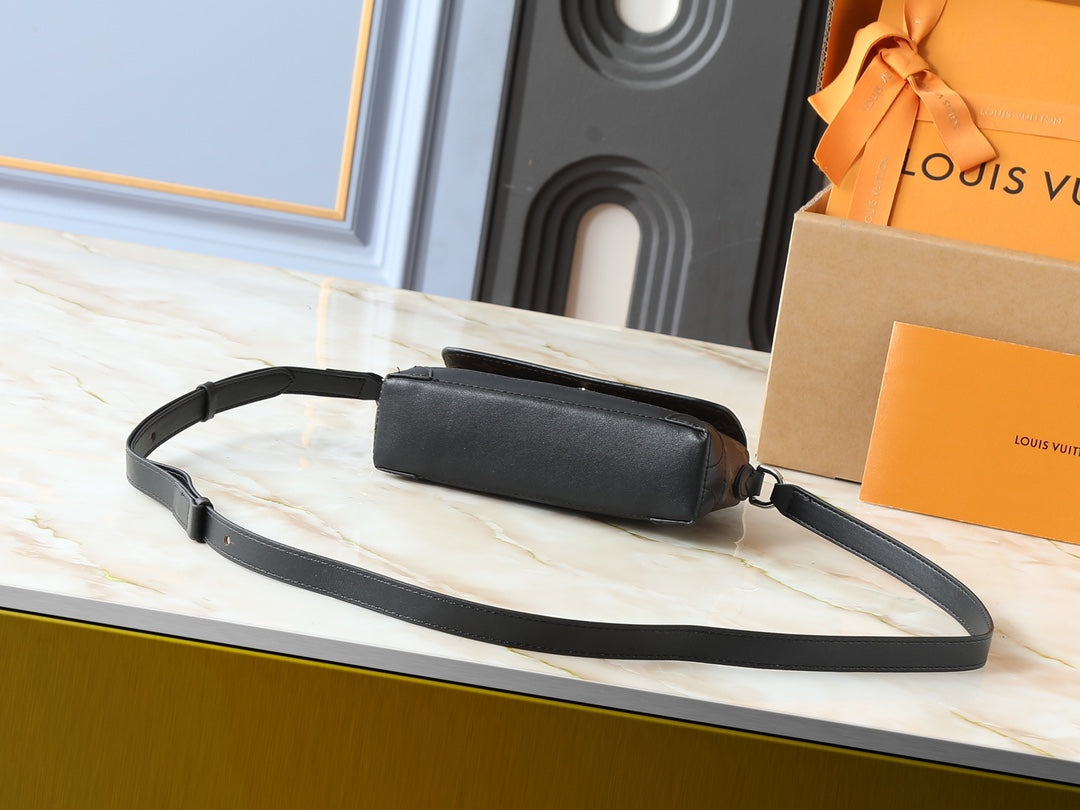 LEM301 Designer bag tote bag womens shoulder bag crossbody bag luxury handbag chain bag fashionable and casual club shoulder bag wallet