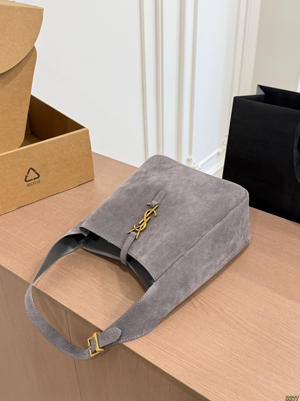 YLEM32 New arrive fashion grey black khaki bag for woman hands bag beautiful gift to choose gift 22x22cm