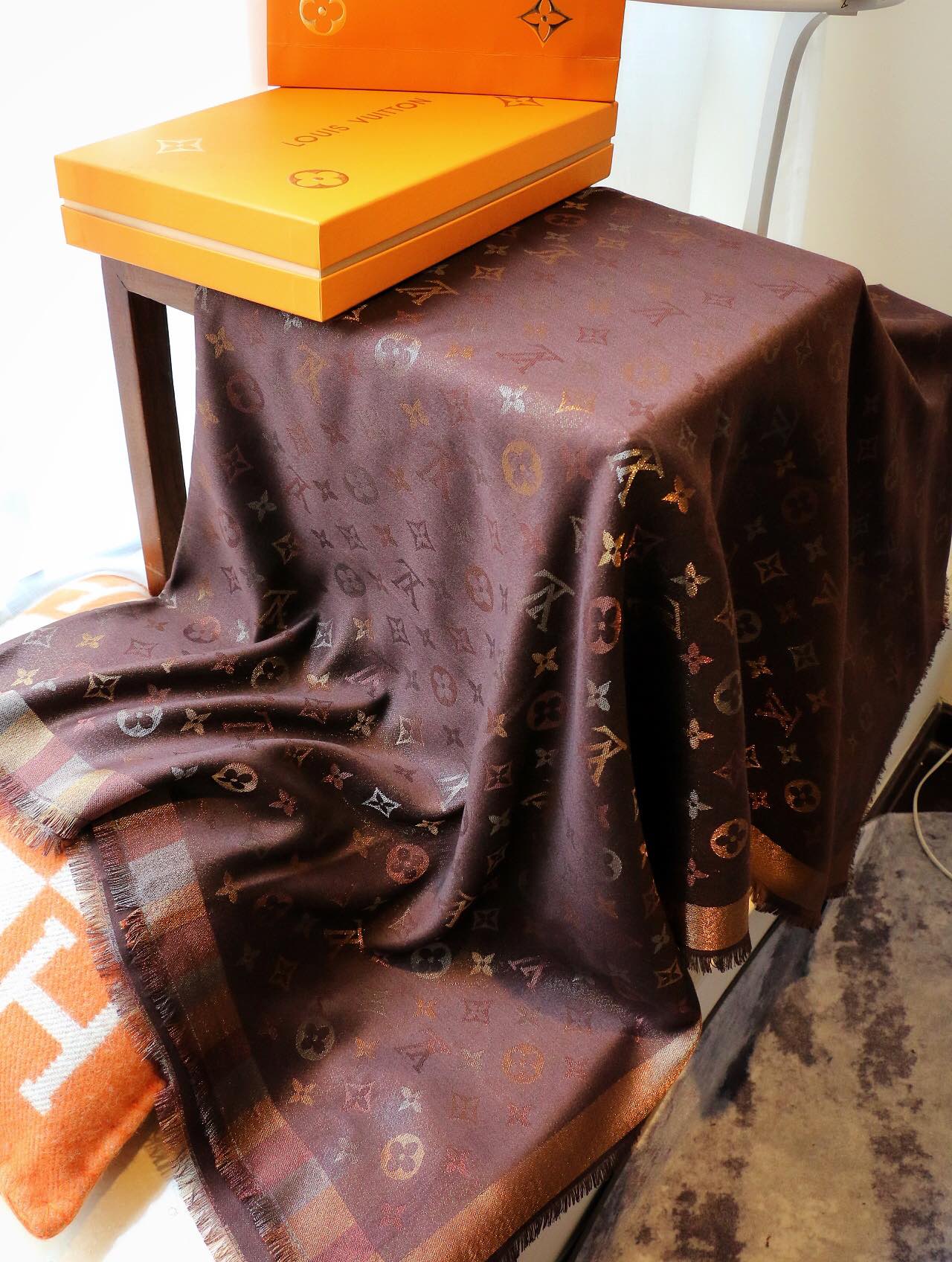 LEM328 new arrive Hot sale  black red gray color fashion beautiful scarf for woman men  gift to choose 140*140cm size