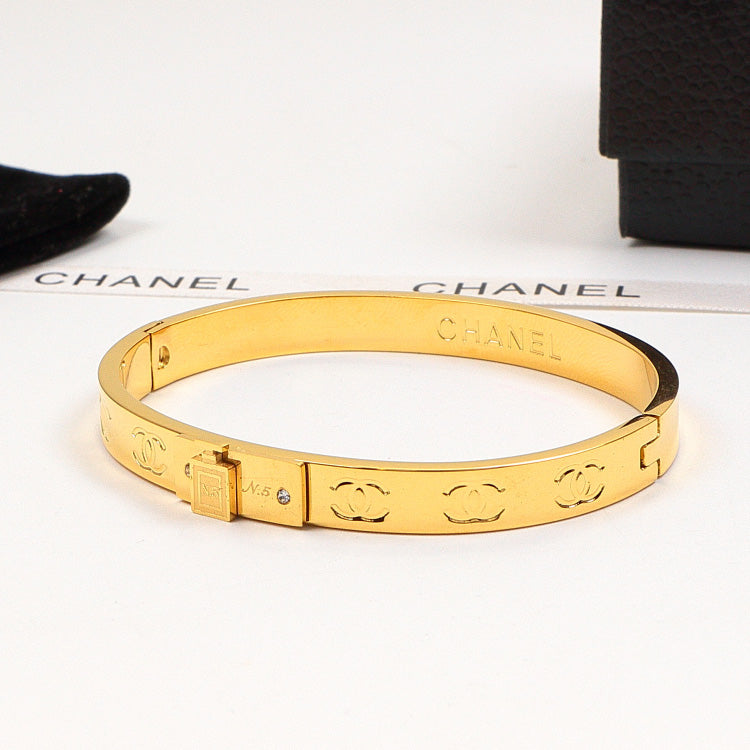 CEM199 Fashion Titanium Steel Design with Diamond Bracelets Charm for Women Gold Jewelry