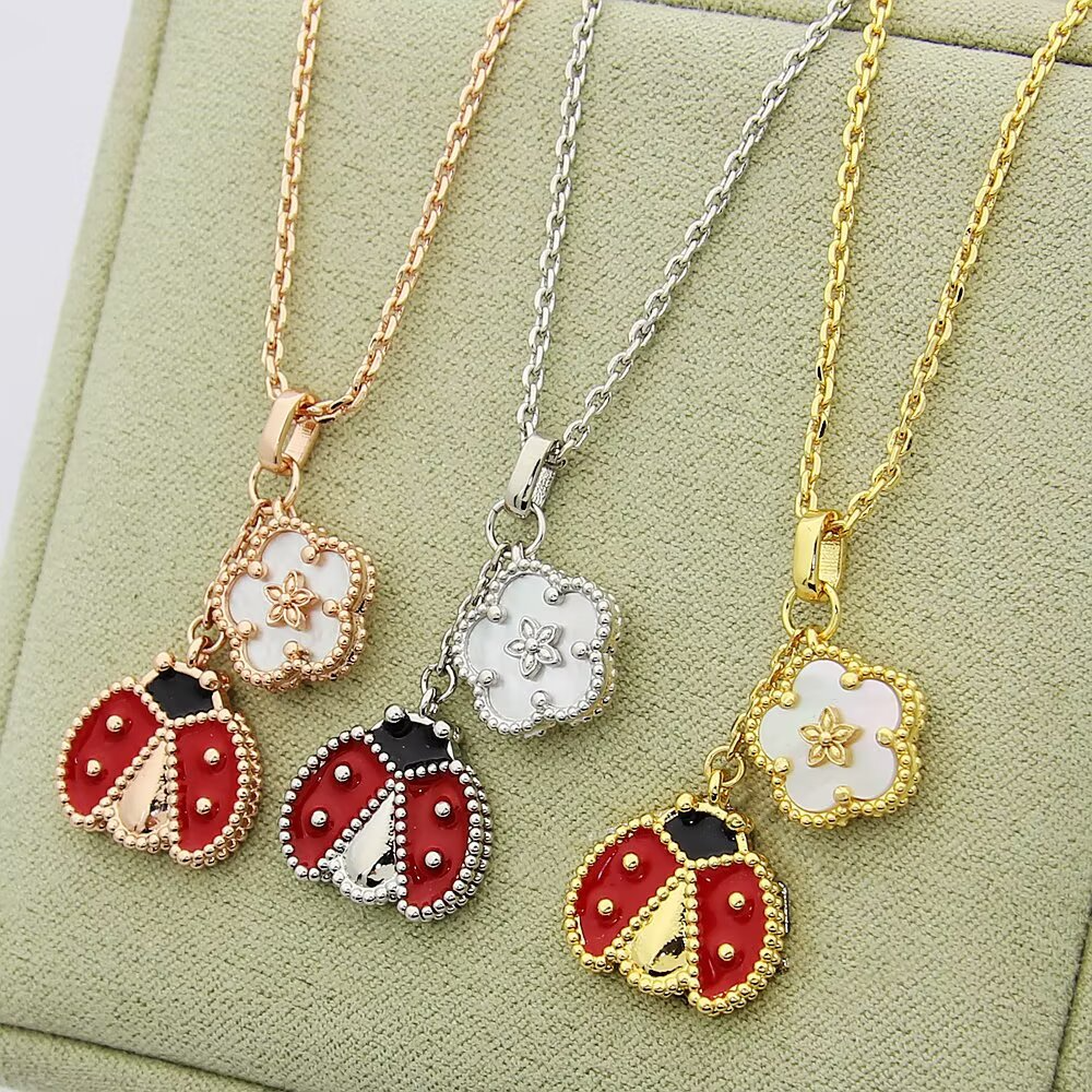 VAEM24 New trendy four-leaf clover pendant necklace, exquisite jewelry for women, suitable for choosing as a gift