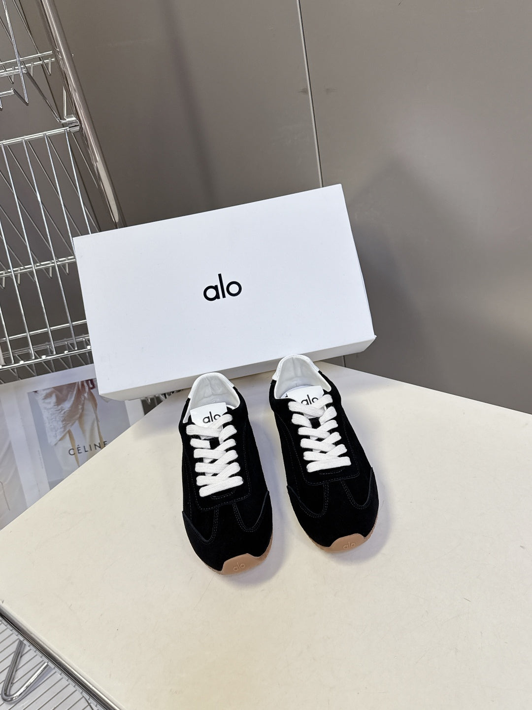 Alo01 Designer Sneakers Men Women Gum Sky Beige Dark Scarlet Mens Trainers Womens Casual Outdoor Runners