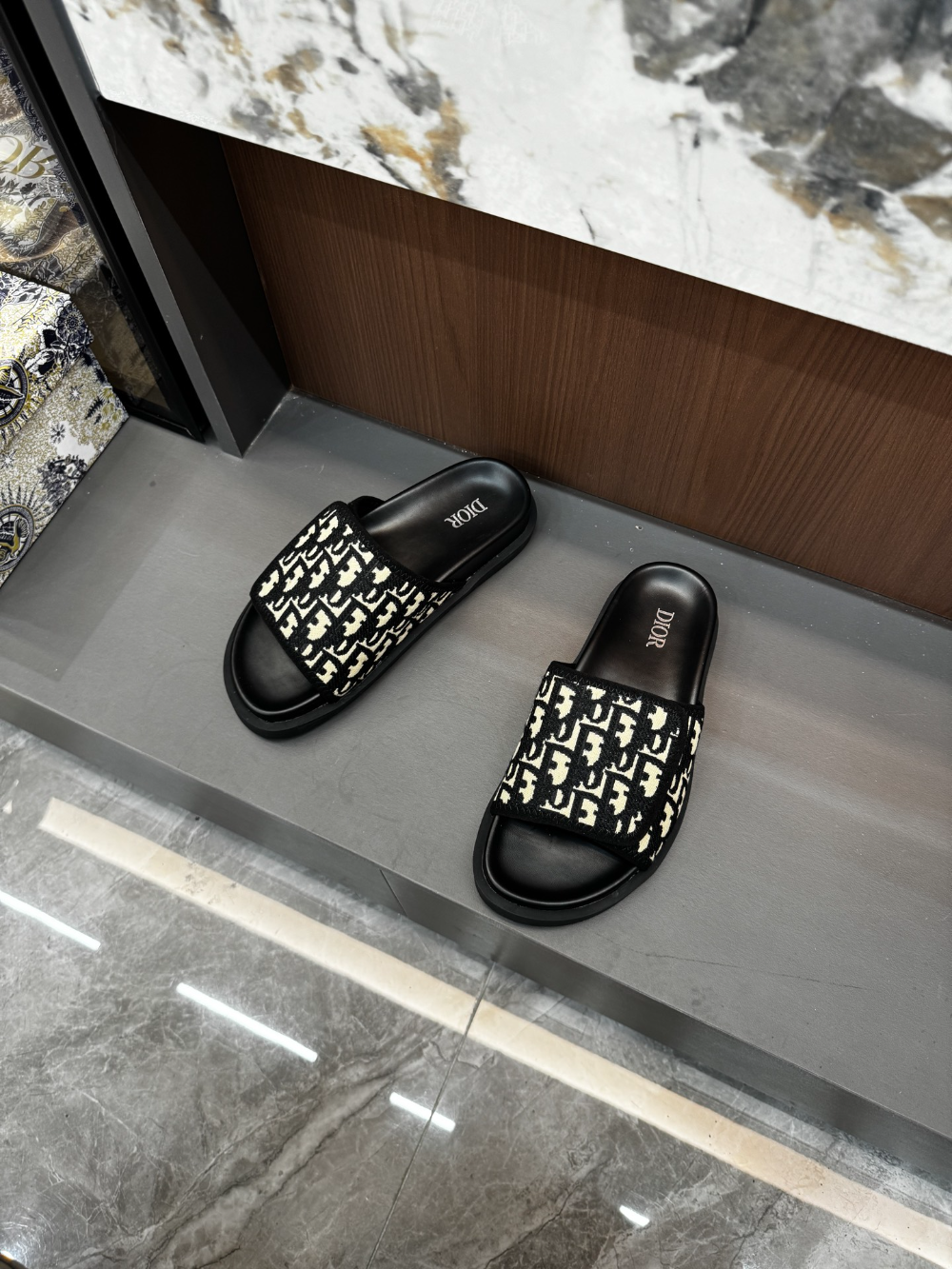 DEM316 New fashionable black and white women's shoes men's shoes available in various colors beautiful slippers excellent gift item