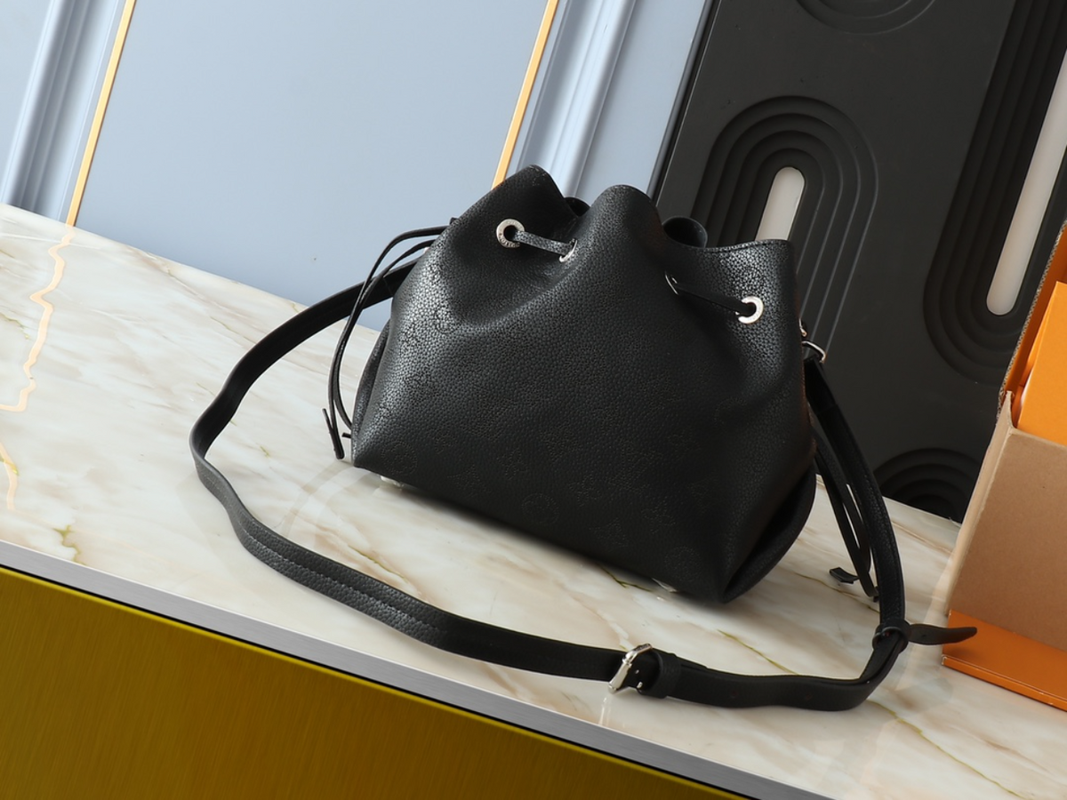 LEM636 New arrive fashion black pink khaki yellow bag for woman hands bag beautiful gift to choose gift  19 x 22 x 14 cm
