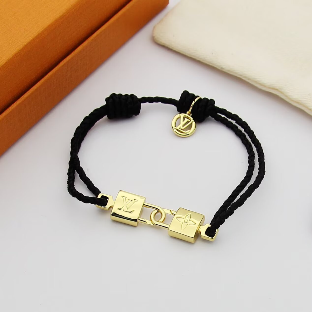 LEM471 New trendy open-style bracelet - Metal lock letter wristband - Women's couple accessory