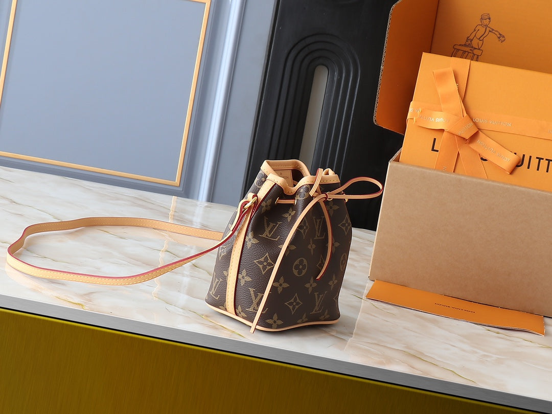 LEM247 13 x 16 x 10 cm Designer Bag Shoulder Bag Crossbody Bag Luxury Bag Purse Designer Temperament Fashion Clash Color Fashion Bag