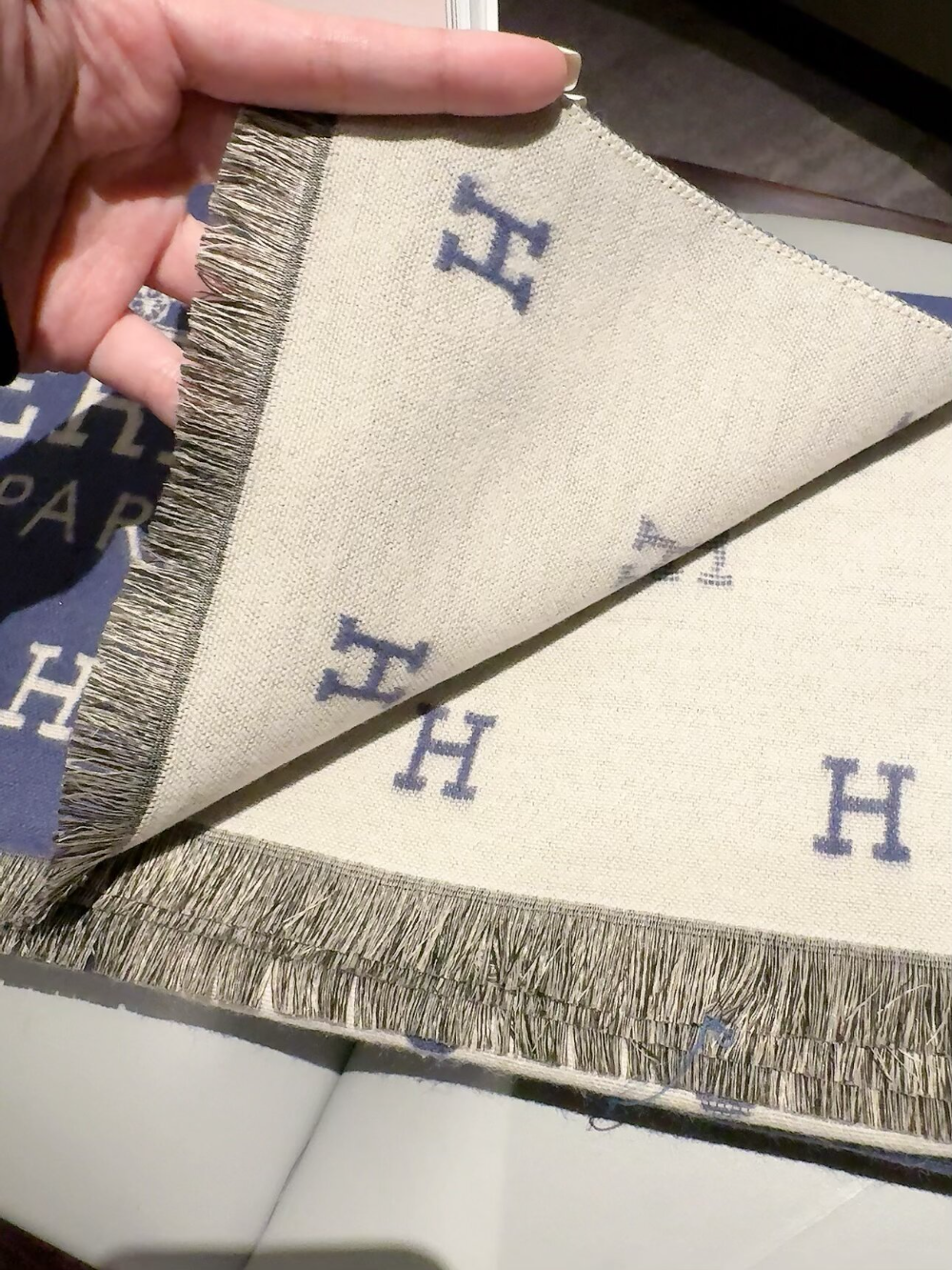 HEM148 new arrive  Hot sale brown blue grey red color fashion beautiful  scarf  for woman gift  to choose