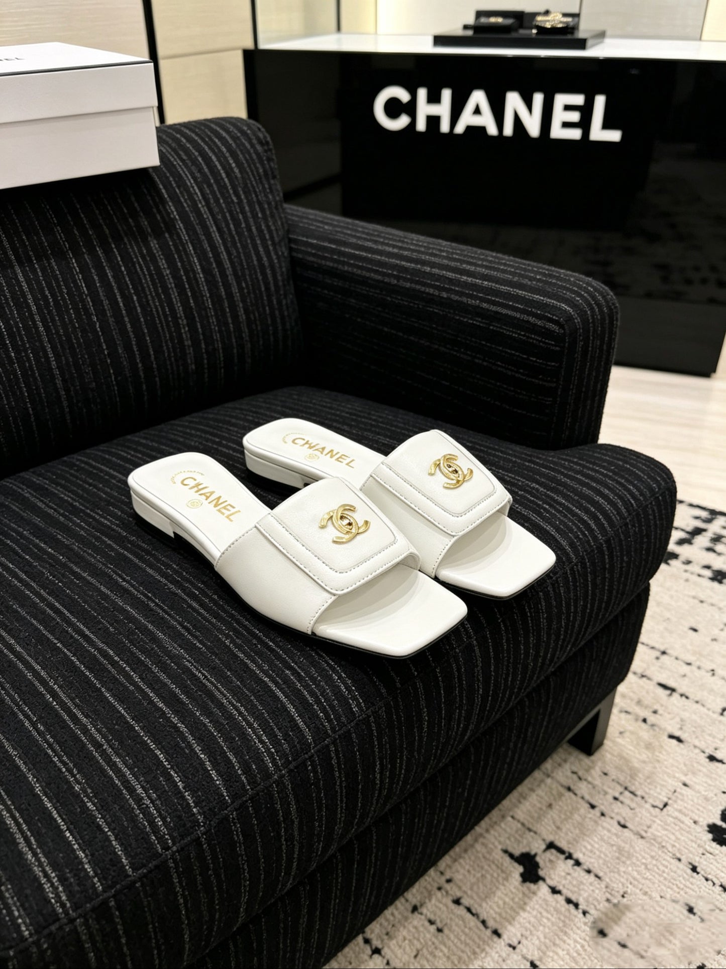CEM260 New arrive fashion black and white color shose for woman beautiful Slippers gift to choose