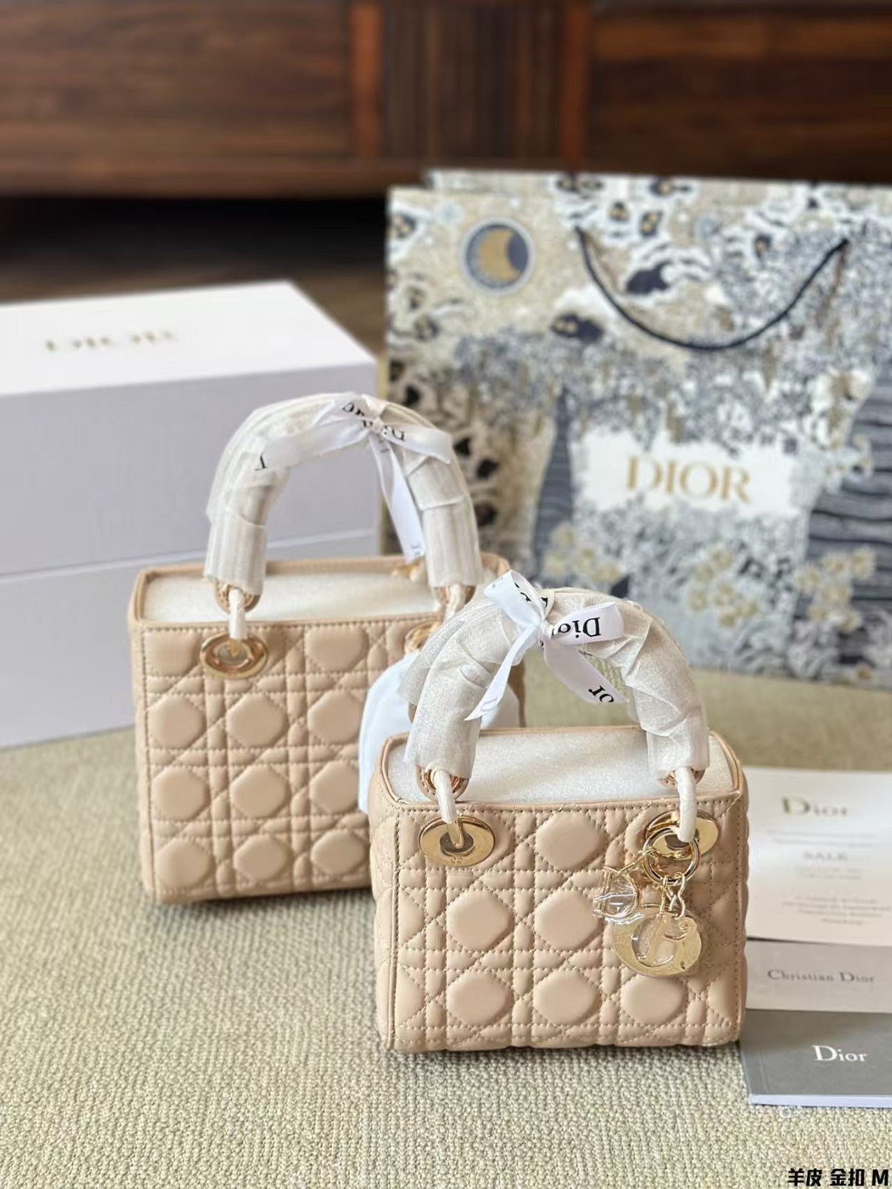 DEM301 New arrive fashion good brand black white  red blue hand bag for woman beautiful gift to choose gift 20cm 18cm