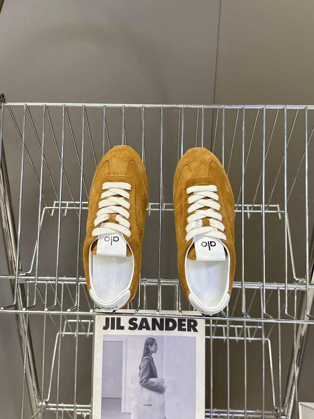 Alo01 Designer Sneakers Men Women Gum Sky Beige Dark Scarlet Mens Trainers Womens Casual Outdoor Runners