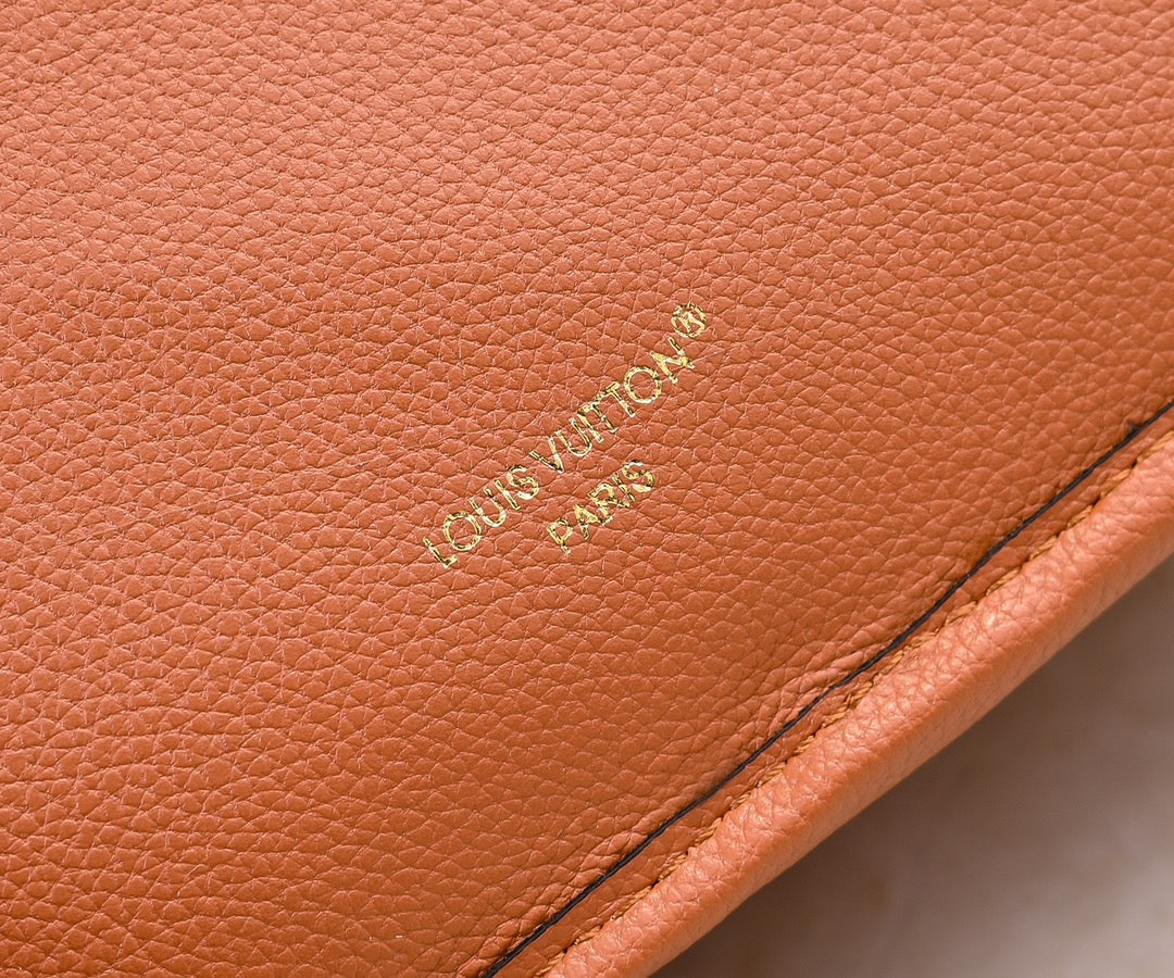 LEM368 New arrive fashion Travel design bag for woman beautiful gift to choose gift 24x14x9cm