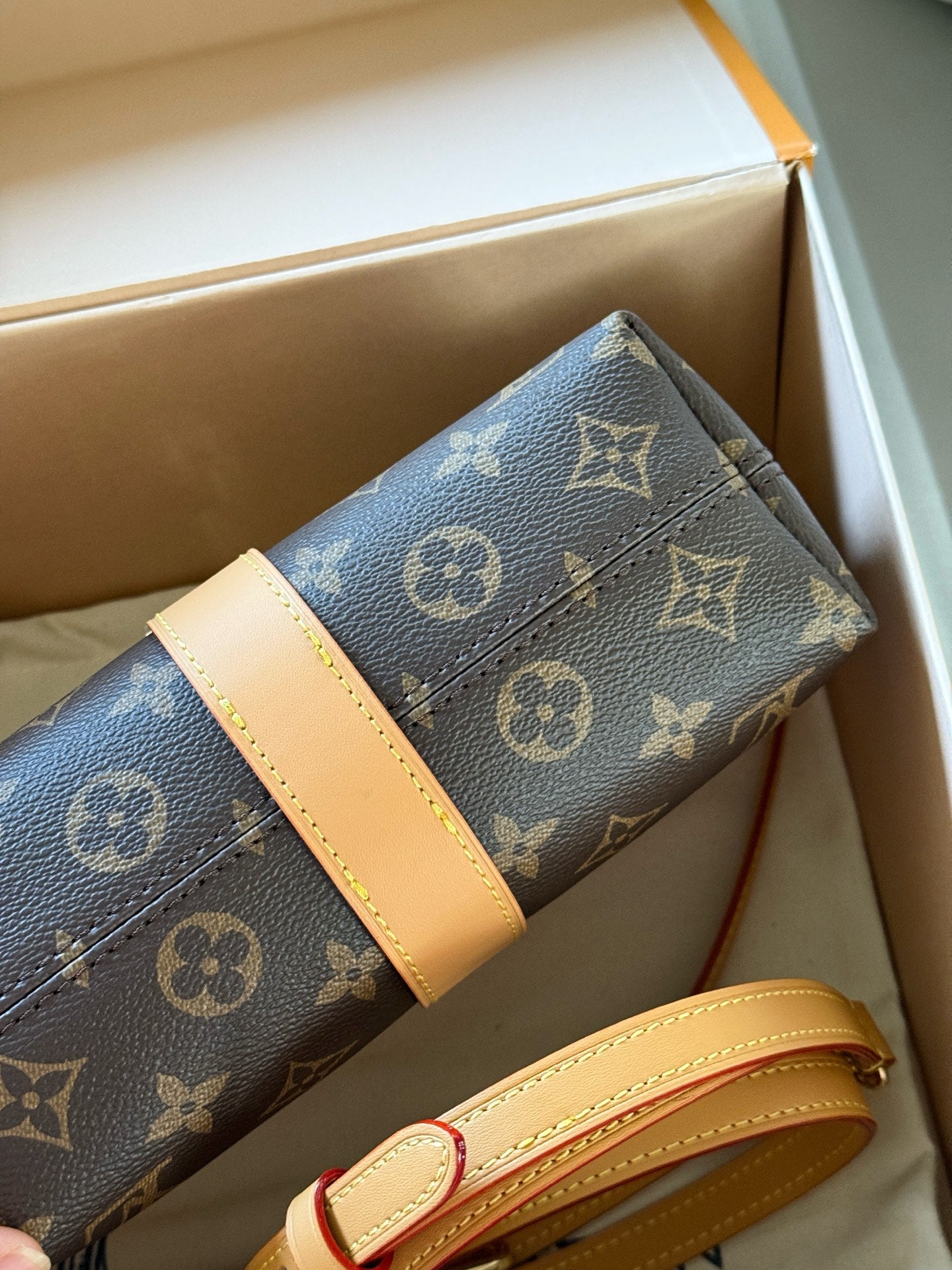 LEM315  New Arrive Hot Sale design  Fashion Bag It Come with Box 21.5*12cm