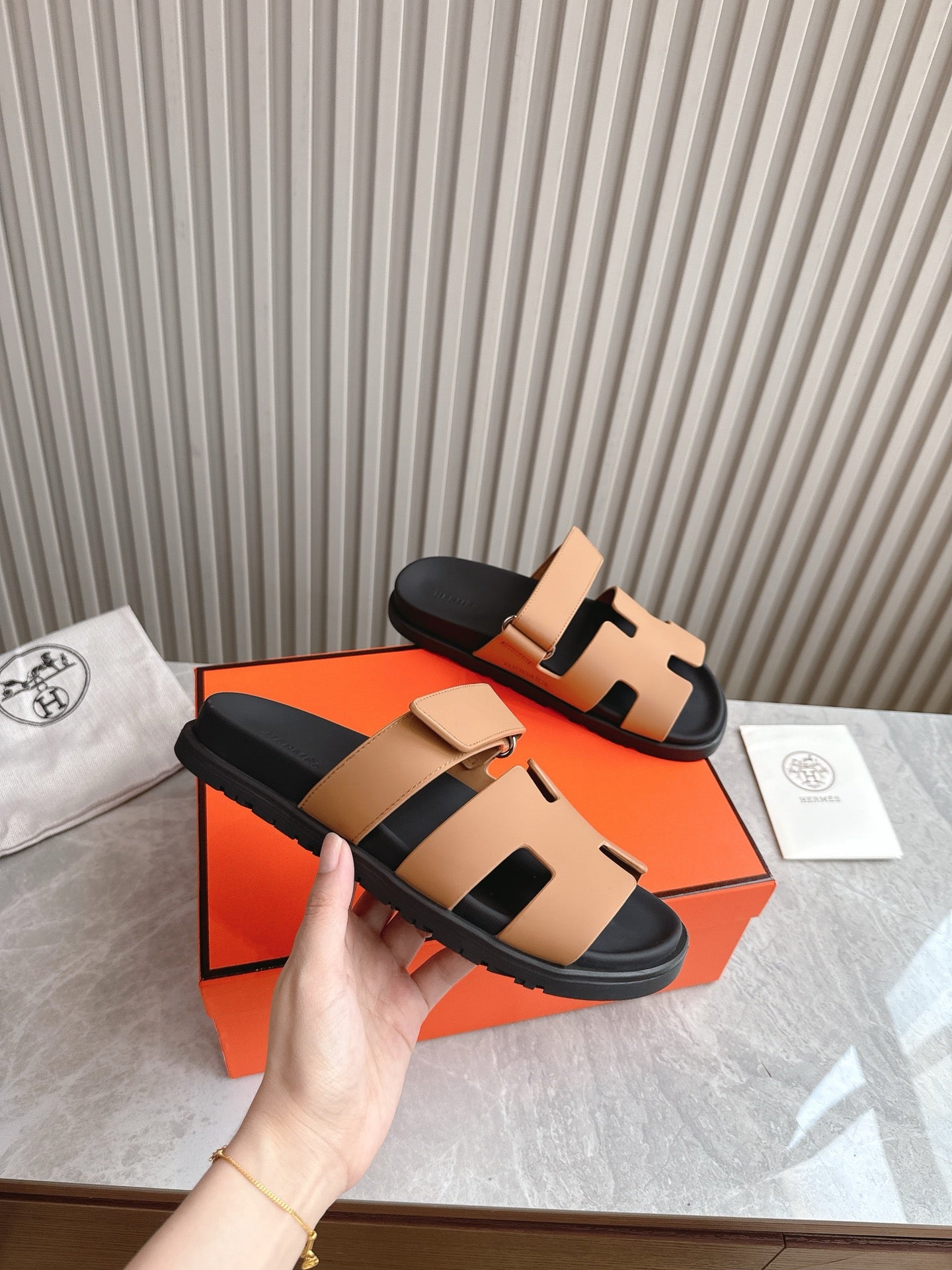 HEM100 Designer women Slippers, sandals shoes for women  high quality size 35 to 42