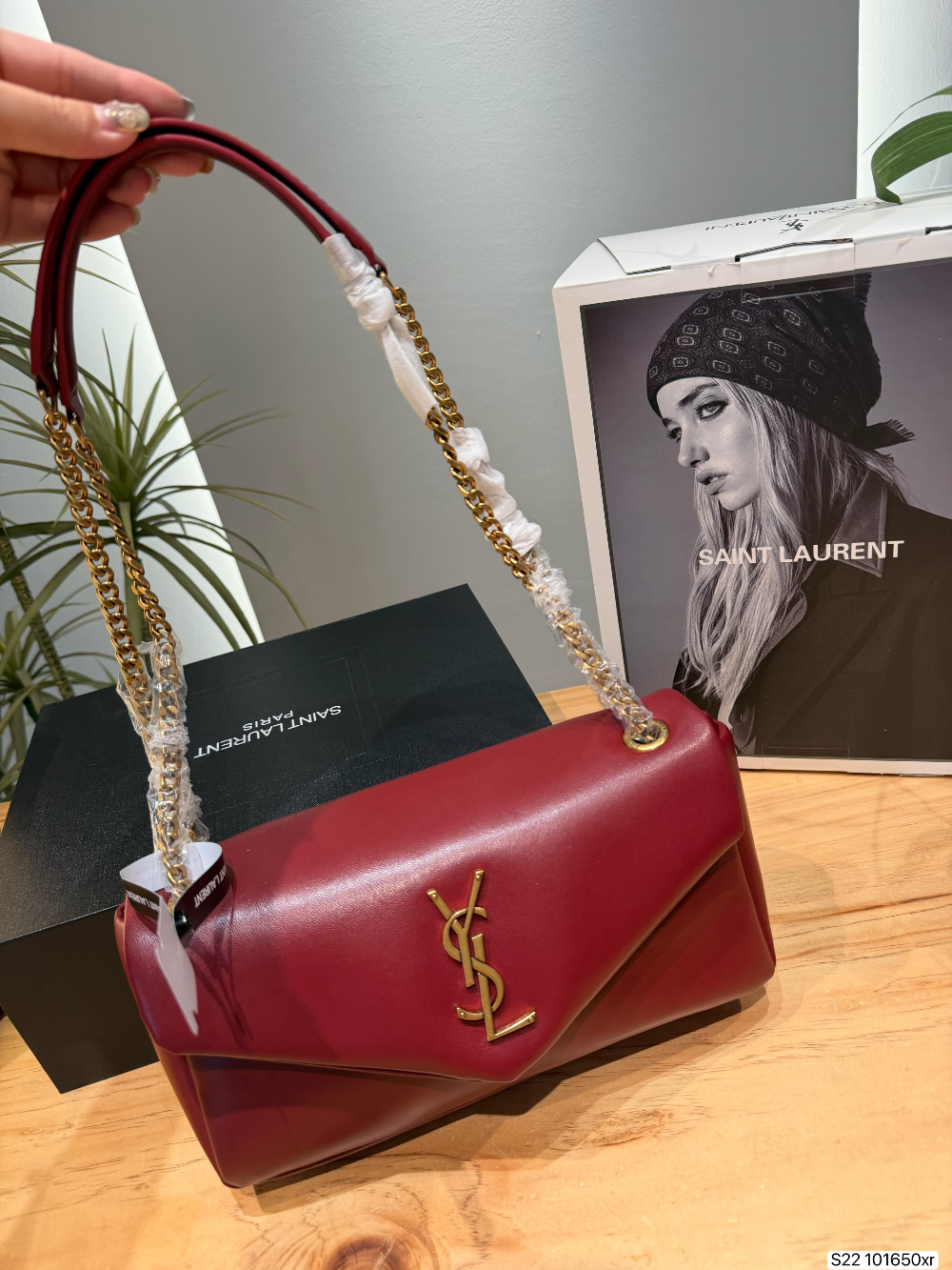 YLEM9 New arrive fashion black white red green color bag for woman beautiful gift to choose gift size to choose 26 *15 cm