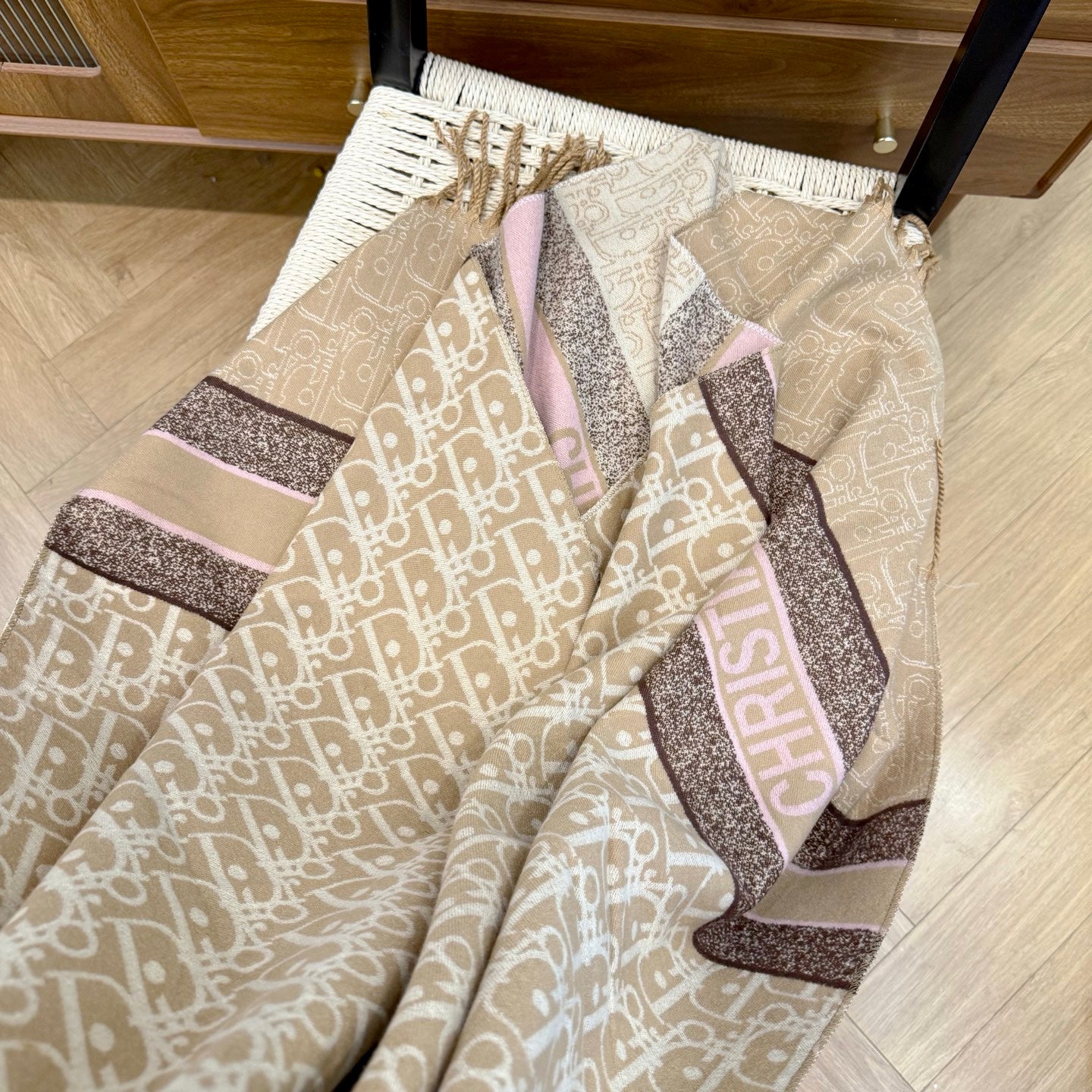 DEM233 Classic Plaid Luxury Designer Scarf 100% Cashmere Tassel Designers Scarves Scarfs Shawl Sciarpa For Winter Womens and Mens 65*180cm