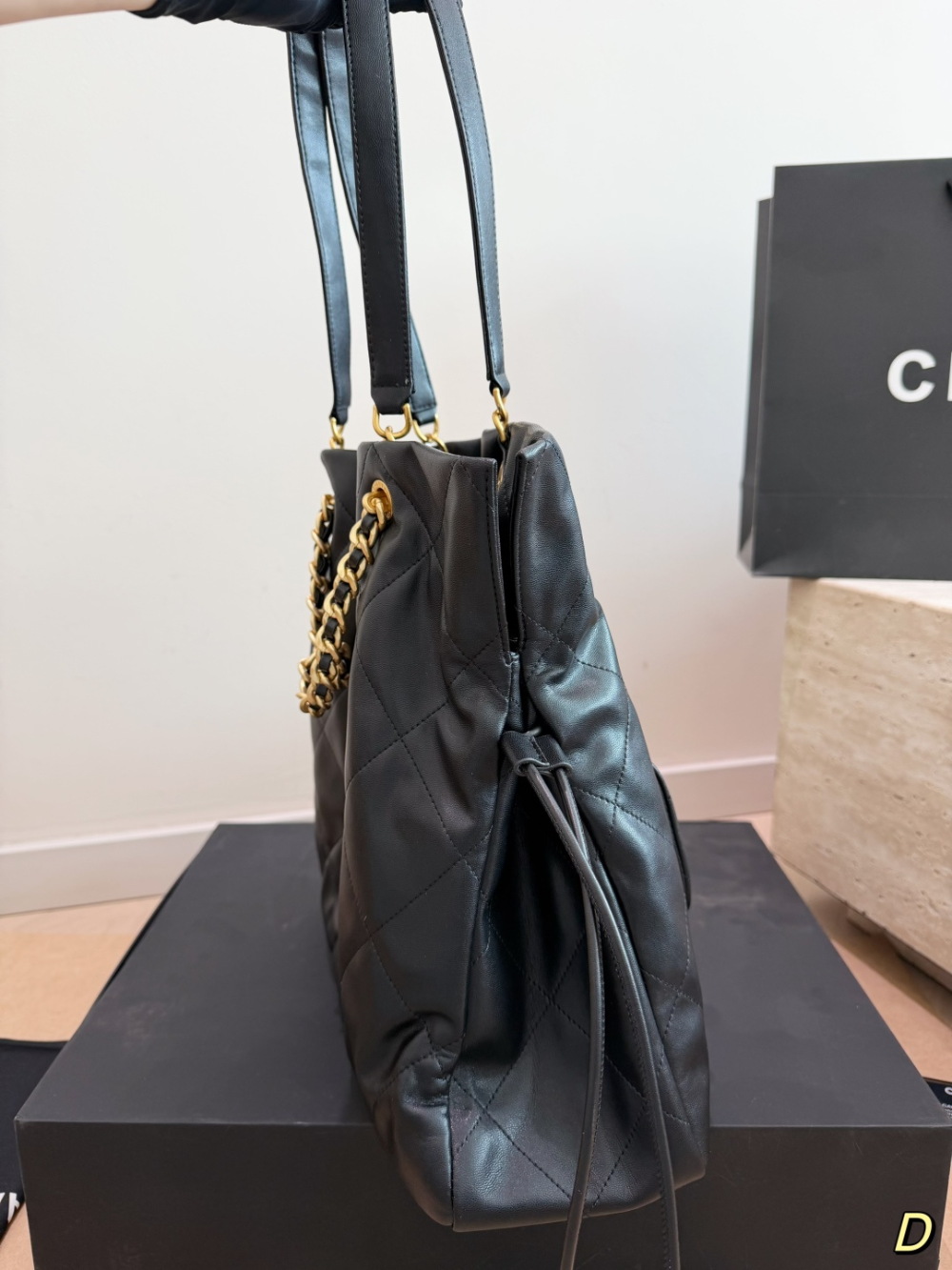 CEM489 New arrive fashion black  white red khaki bag for woman hands bag beautiful gift to choose gift 33*32cm