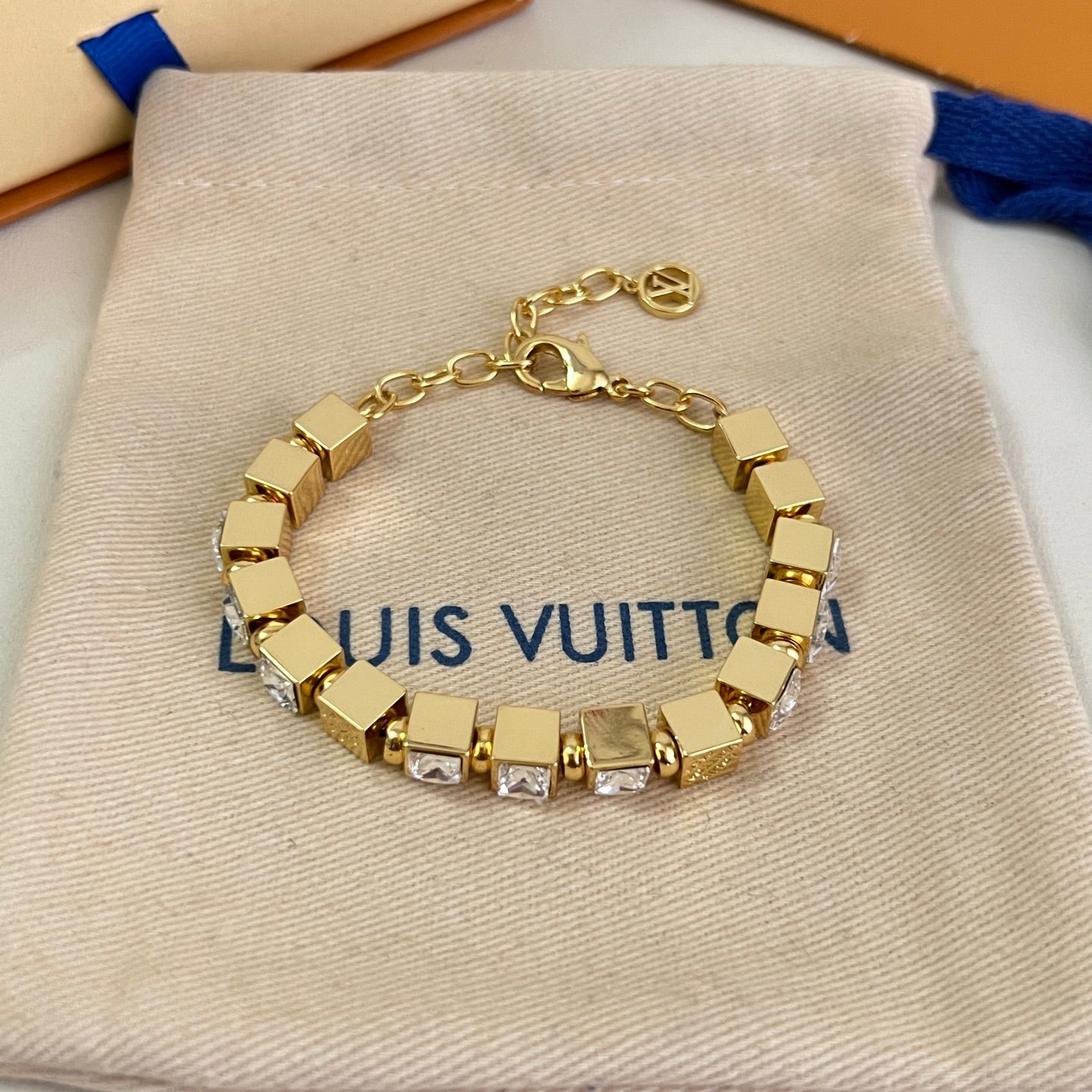 LEM397 New Fashion Open Flower Silver and Gold Color Bracelet Metal Letter Wristband Bracelet Couple Accessories for Woman