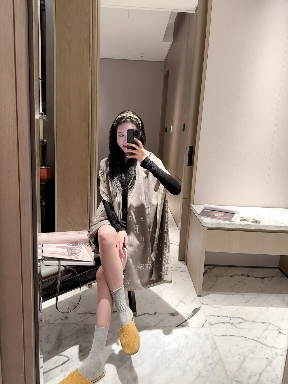 HEM148 new arrive  Hot sale brown blue grey red color fashion beautiful  scarf  for woman gift  to choose