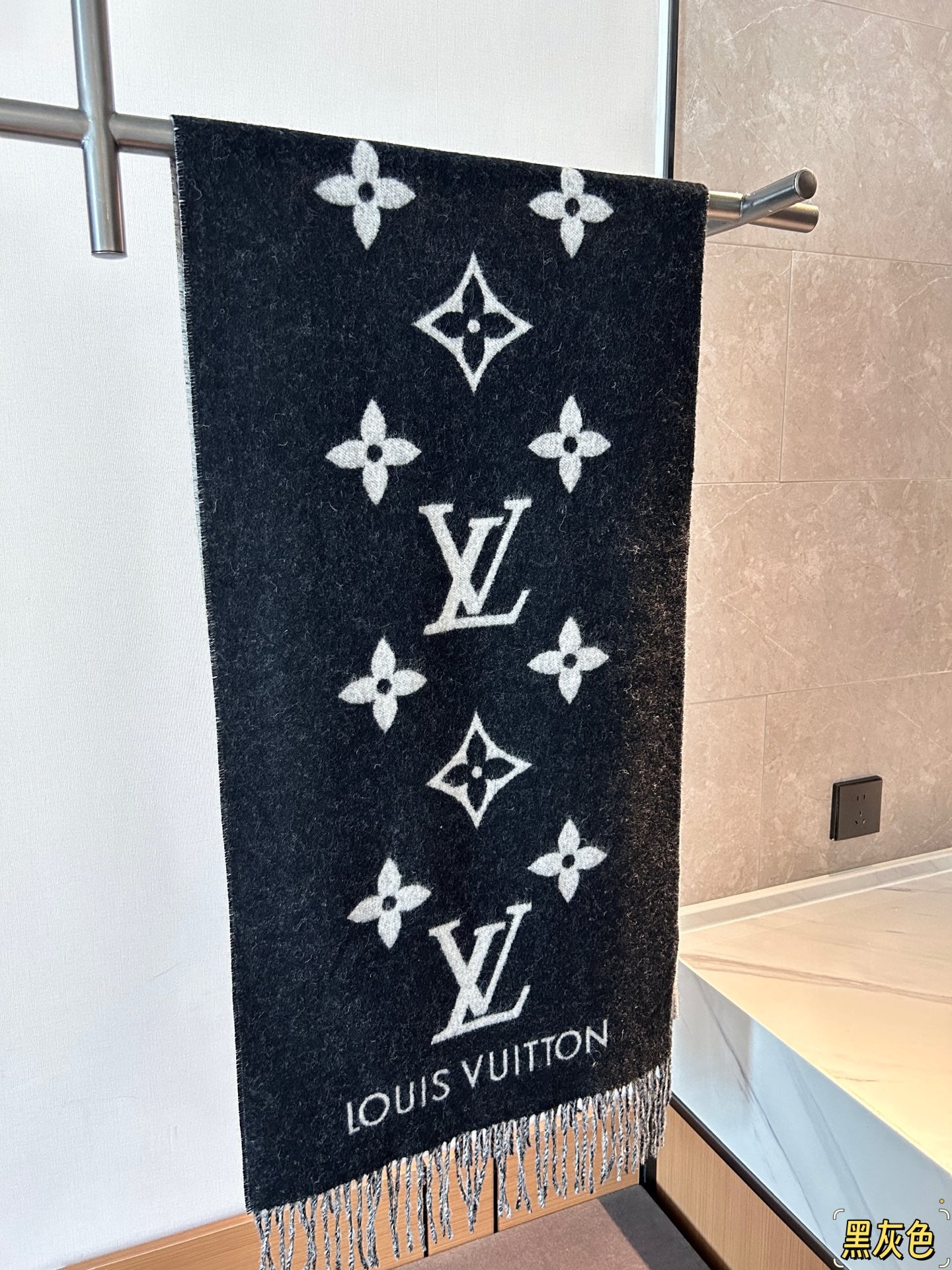 LEM326 new arrive Hot sale  black red gray color fashion beautiful scarf for woman men  gift to choose