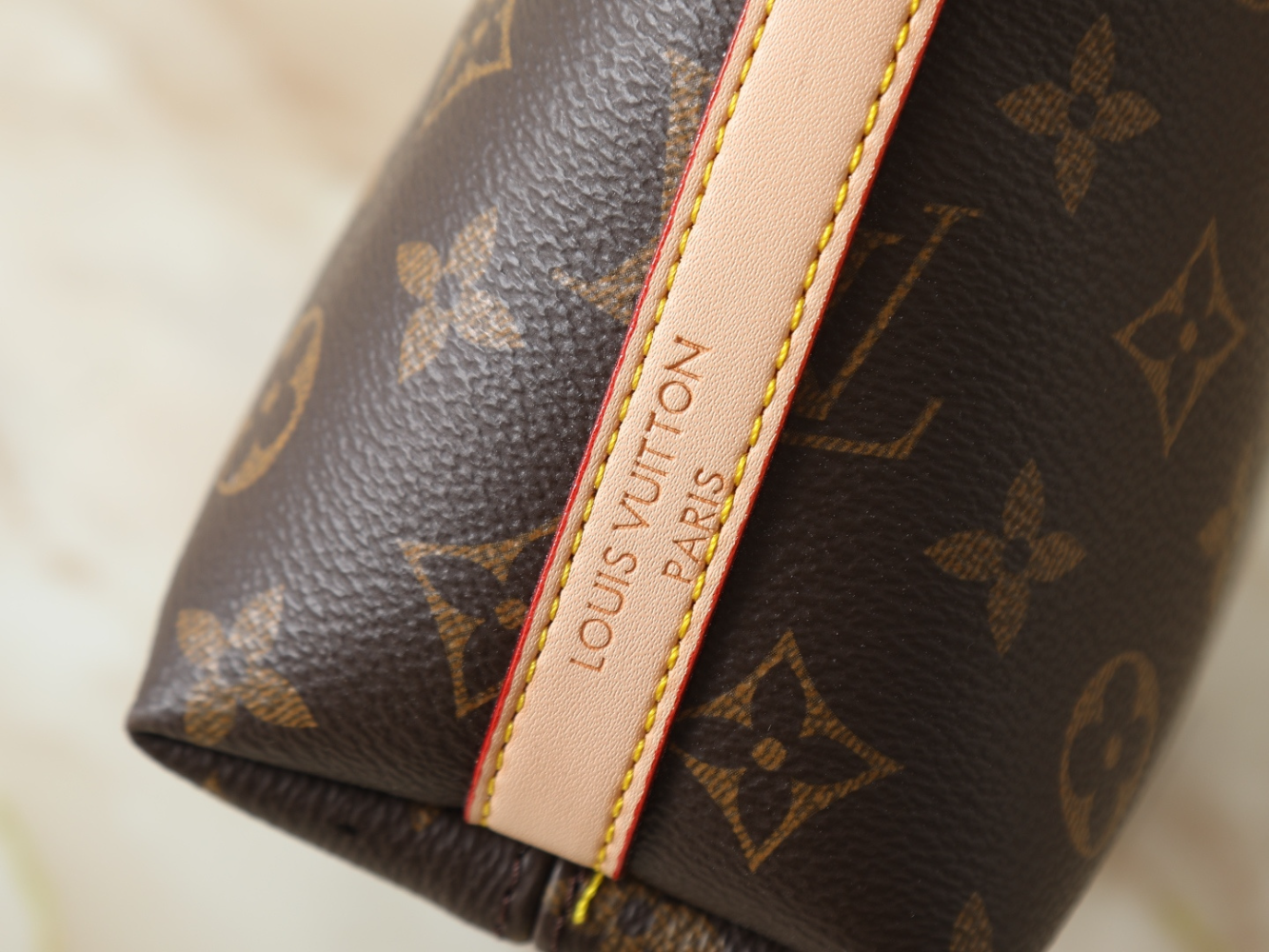 LEM506  New arrive fashion  brown  bag for woman beautiful gift to choose gift size to choose 19 x 18 x 8 CM