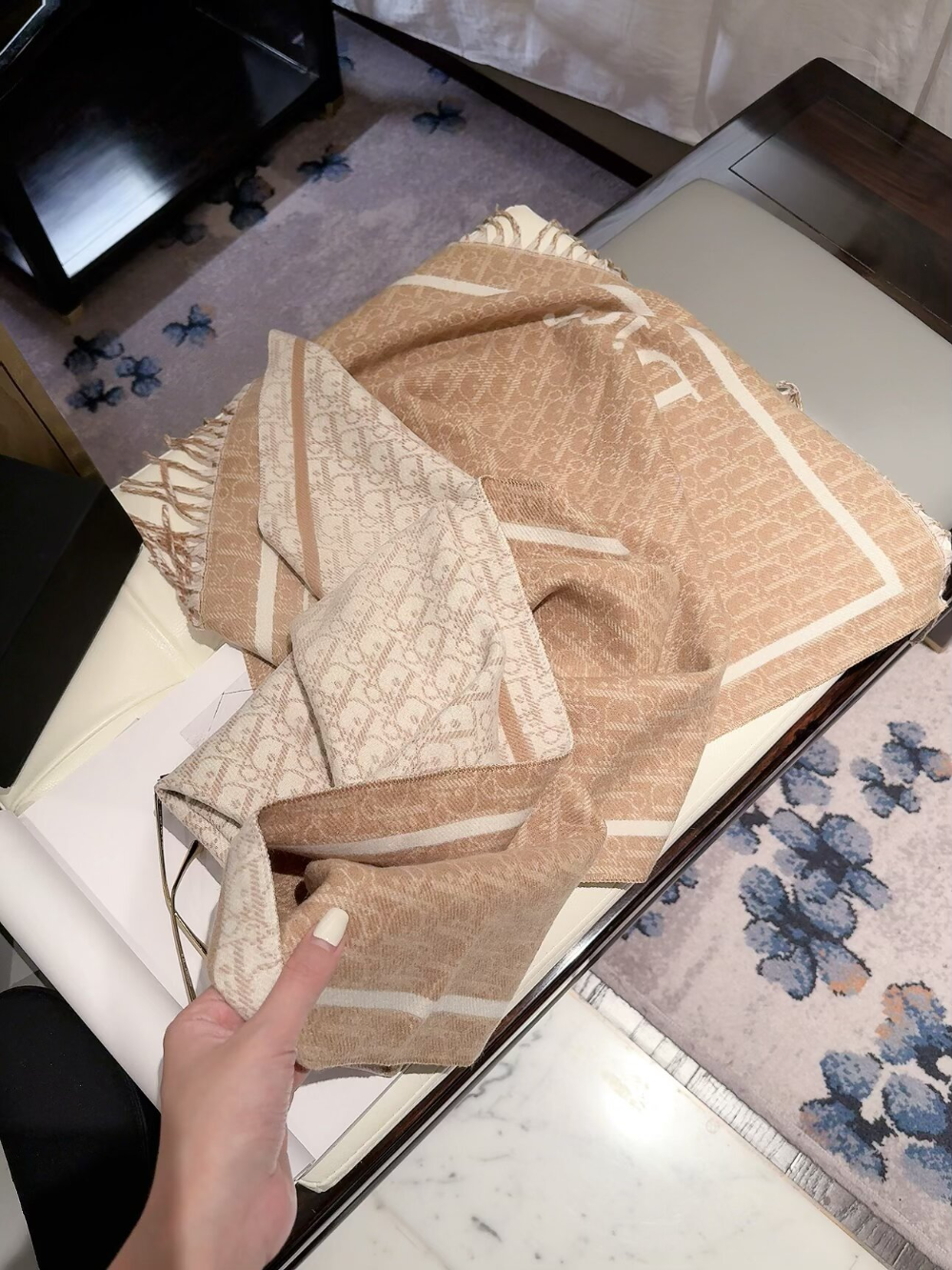 DEM392  new arrive  Hot sale black brown camel color fashion beautiful  scarf  for woman gift  to choose
