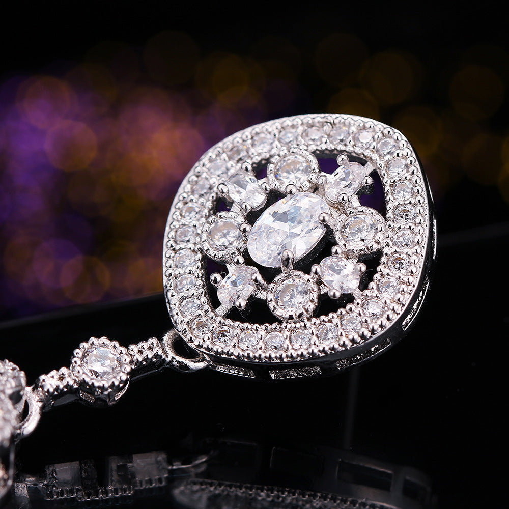 CEM02 Hot Sale Fashion Luxury Super Glitter Crystal Beautiful blue and red color Earrings For Women Jewelry