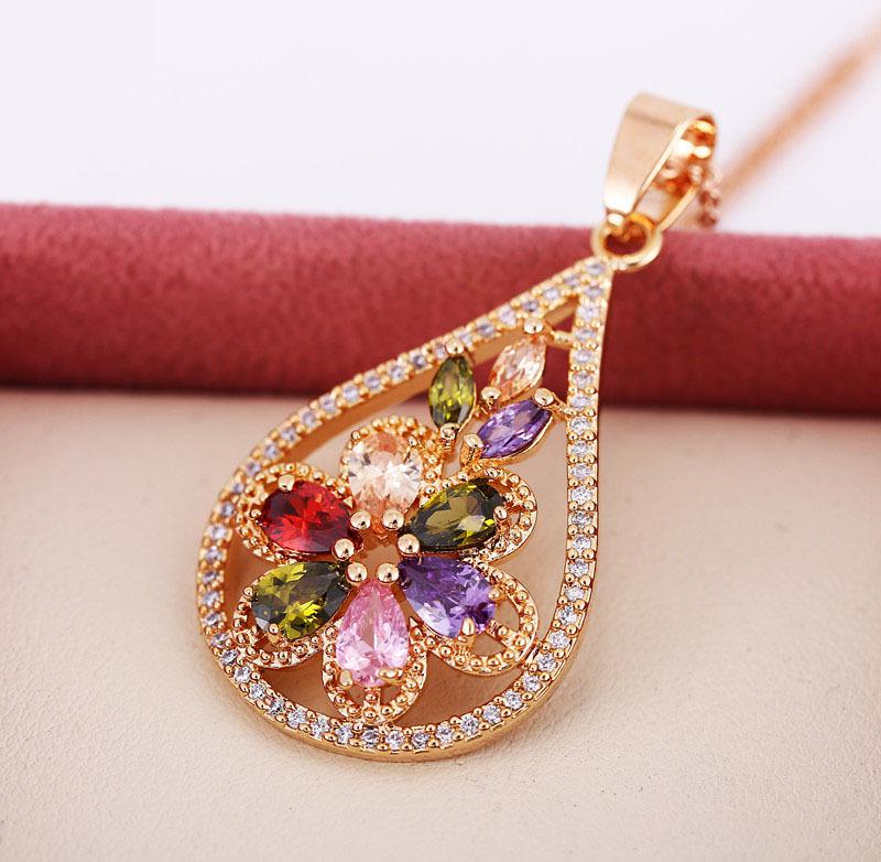 CREM11 New Fashion Luxury Pendant Flower Necklace For Women Color Crystal Retro Necklace Jewelry Birthday Gift