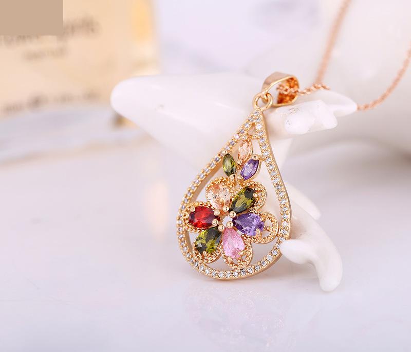 CREM11 New Fashion Luxury Pendant Flower Necklace For Women Color Crystal Retro Necklace Jewelry Birthday Gift