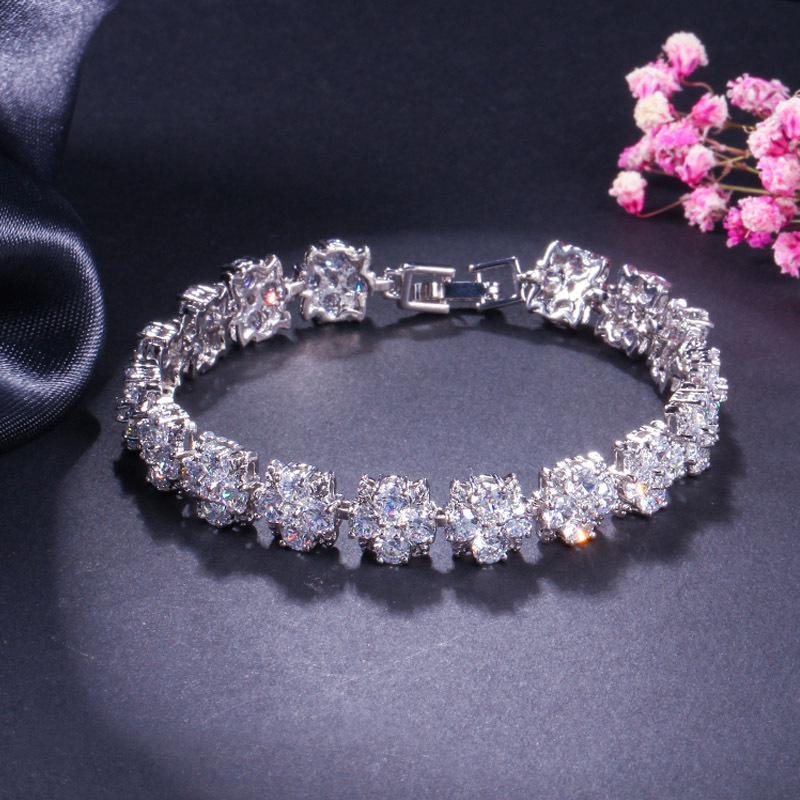 LEM48 Hot sale Fashion Bracelet Is Simple Luxurious Generous Anti Allergy, Multi-color Available As Women's Jewelry